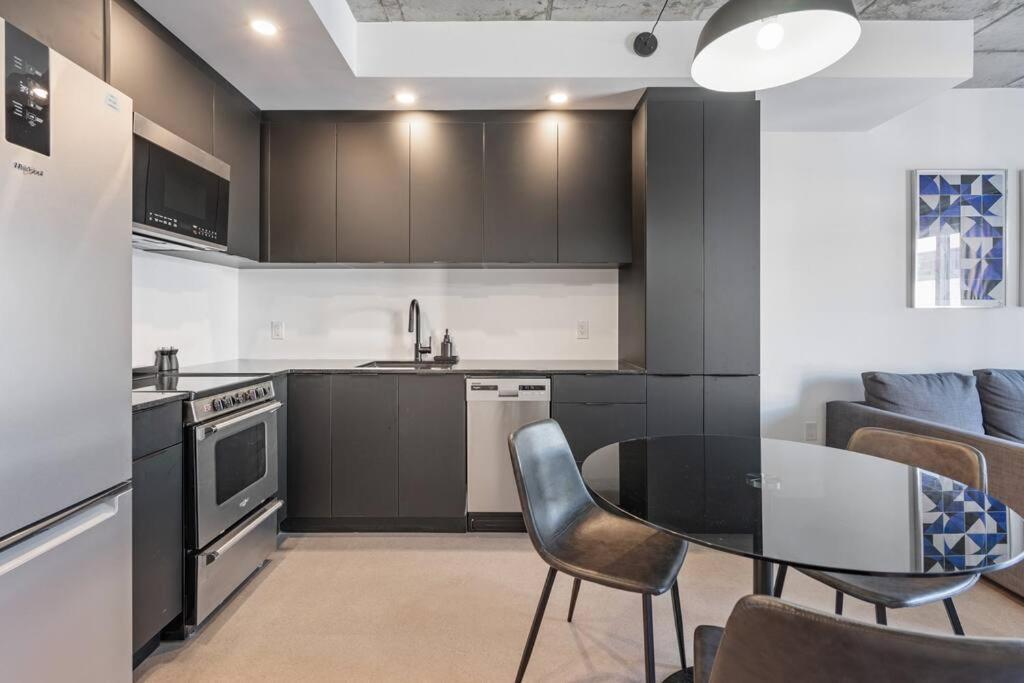 Initial / Espace M / Centre-ville De Quebec City